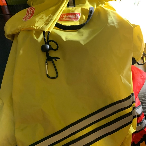 Coleman’s Dog Raincoat with stuff sack - Picture 2 of 6